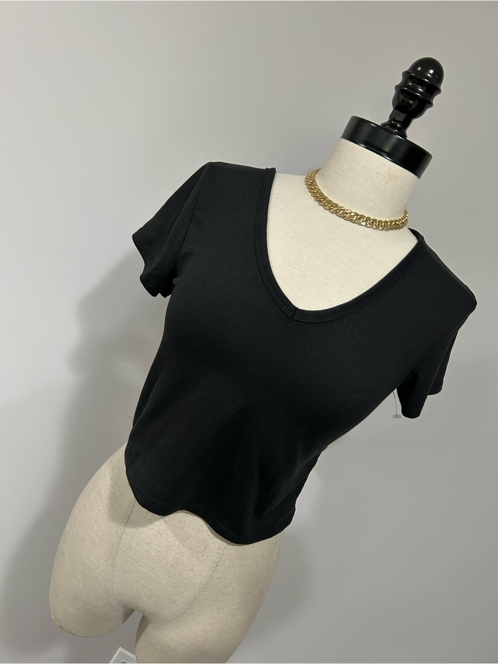 Olivia Rae Black Scoop Neck Crop Top - Picture 2 of 4